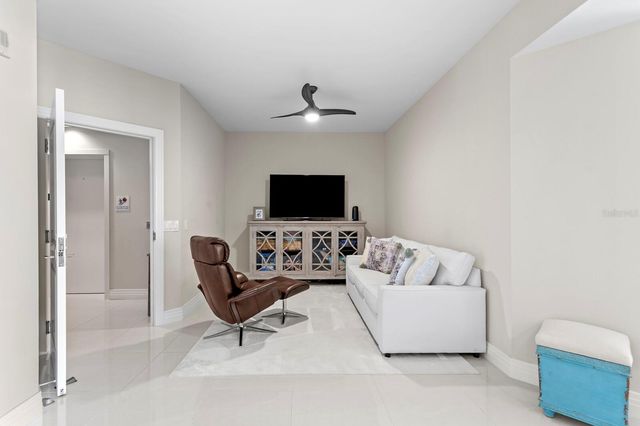 1325 SNELL ISLE BOULEVARD NE 709, St Petersburg, FL 33704