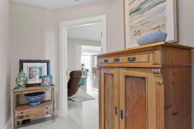 1325 SNELL ISLE BOULEVARD NE 709, St Petersburg, FL 33704