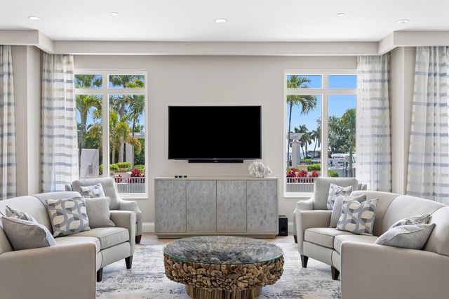 1325 SNELL ISLE BOULEVARD NE 709, St Petersburg, FL 33704