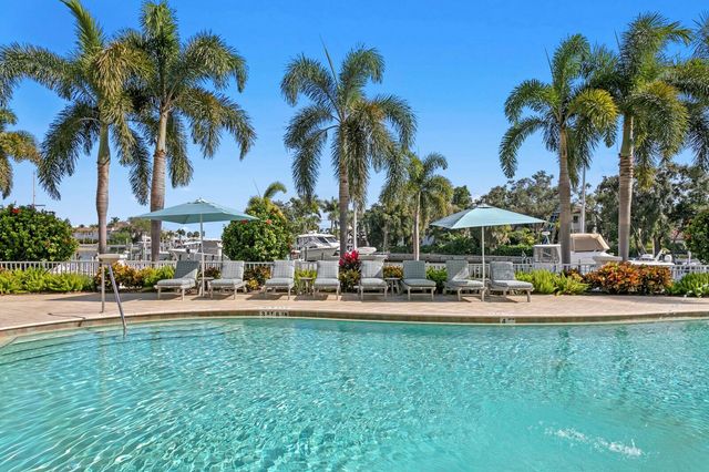 1325 SNELL ISLE BOULEVARD NE 709, St Petersburg, FL 33704