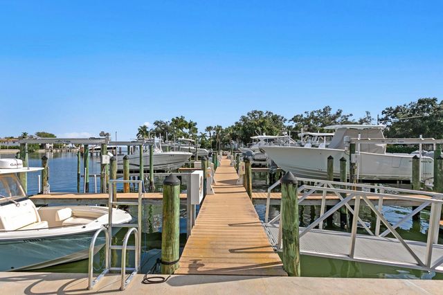 1325 SNELL ISLE BOULEVARD NE 709, St Petersburg, FL 33704