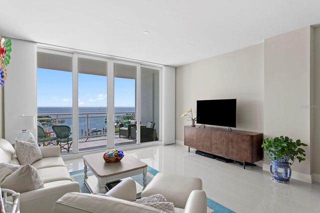 1325 SNELL ISLE BOULEVARD NE 709, St Petersburg, FL 33704