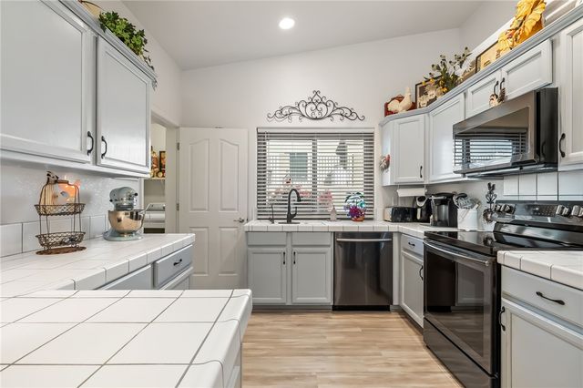 2464 N Ridge Avenue, Bullhead City, AZ 86429