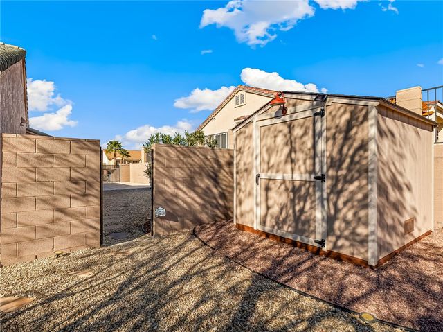 2464 N Ridge Avenue, Bullhead City, AZ 86429