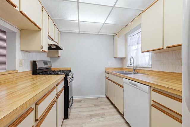5063 VILLAGE GARDENS DRIVE 9, Sarasota, FL 34234