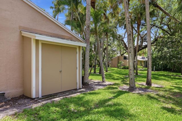 5063 VILLAGE GARDENS DRIVE 9, Sarasota, FL 34234
