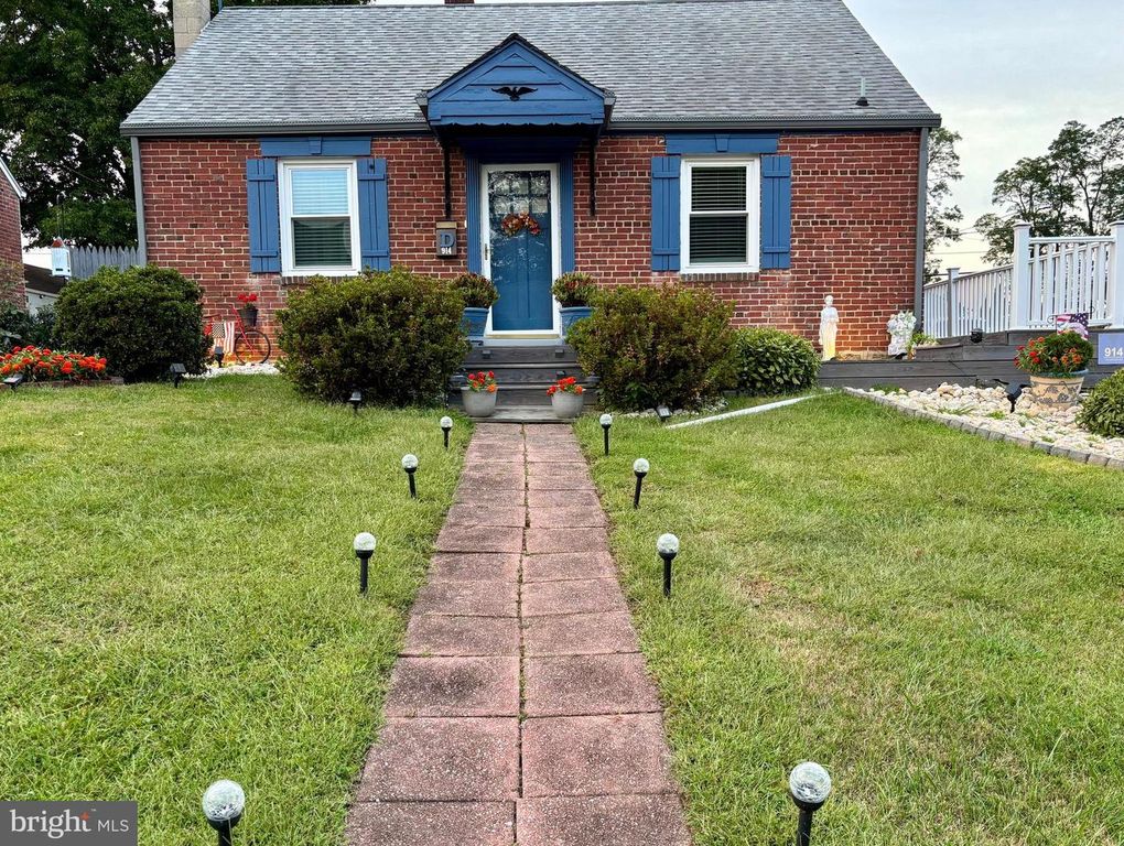 914 THORNTON RD, Upper Chichester, PA 19061