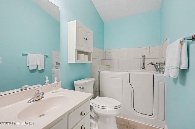 13600 Bronte Dr, Louisville, KY 40299
