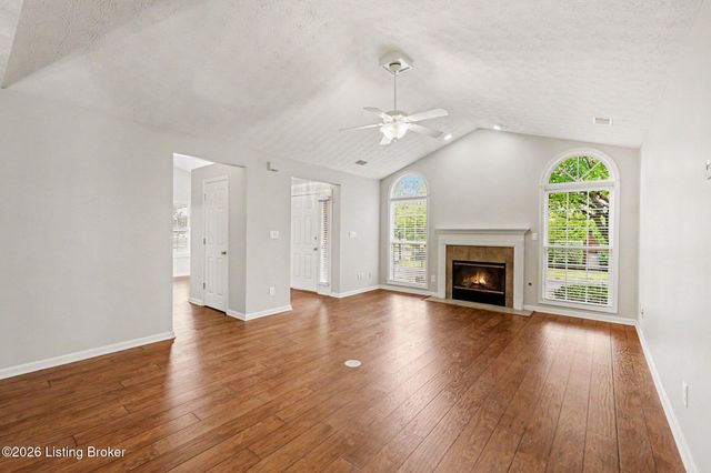 13600 Bronte Dr, Louisville, KY 40299