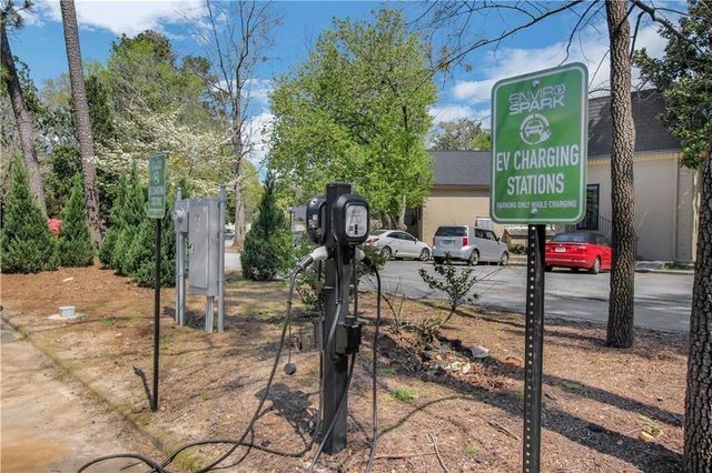 40 GLENALD NW Way, Atlanta, GA 30327