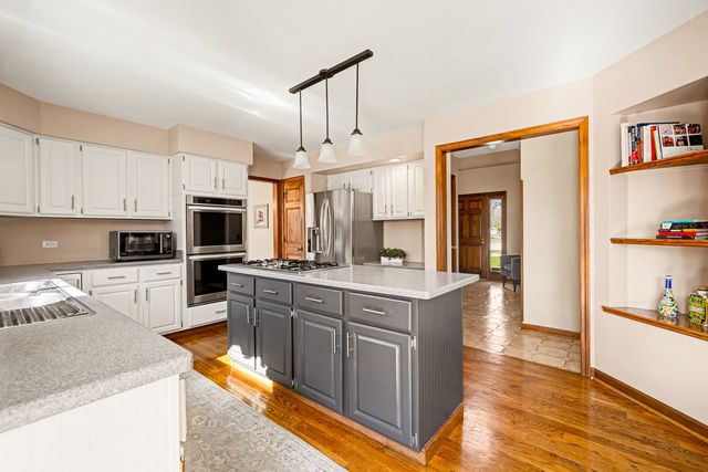 2012 Somerset Lane, Wheaton, IL 60189