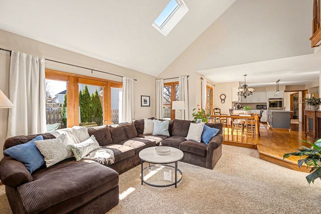 2012 Somerset Lane, Wheaton, IL 60189