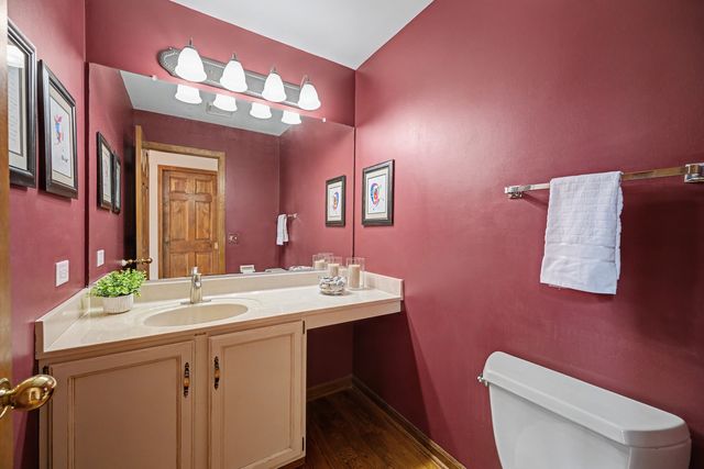 2012 Somerset Lane, Wheaton, IL 60189