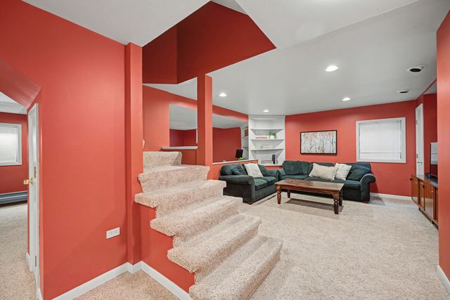 2012 Somerset Lane, Wheaton, IL 60189