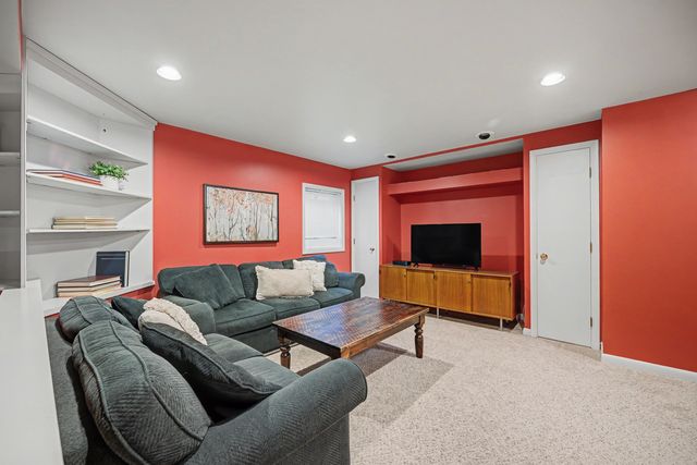 2012 Somerset Lane, Wheaton, IL 60189