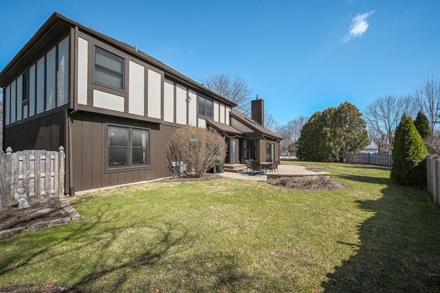 2012 Somerset Lane, Wheaton, IL 60189