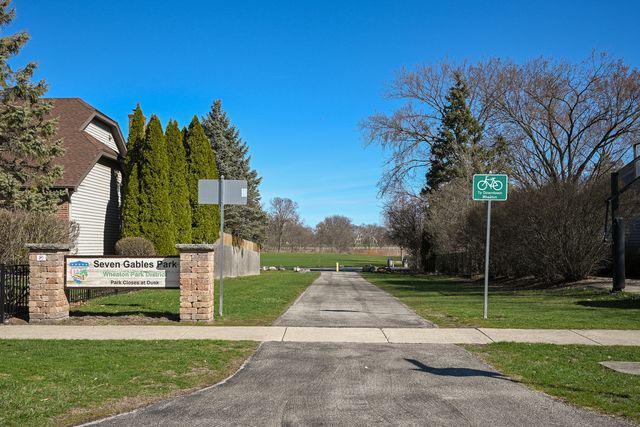 2012 Somerset Lane, Wheaton, IL 60189