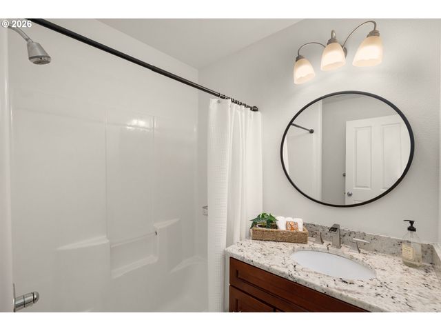 16442 WAYNE Dr, Oregon City, OR 97045