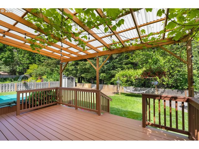 16442 WAYNE Dr, Oregon City, OR 97045