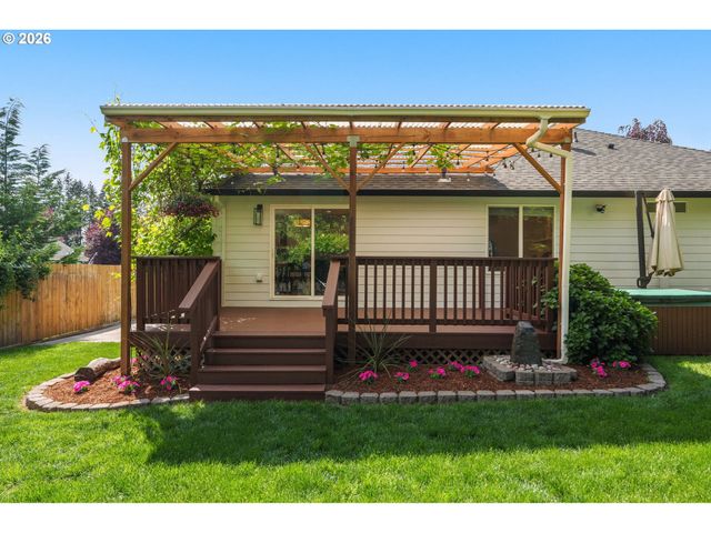 16442 WAYNE Dr, Oregon City, OR 97045
