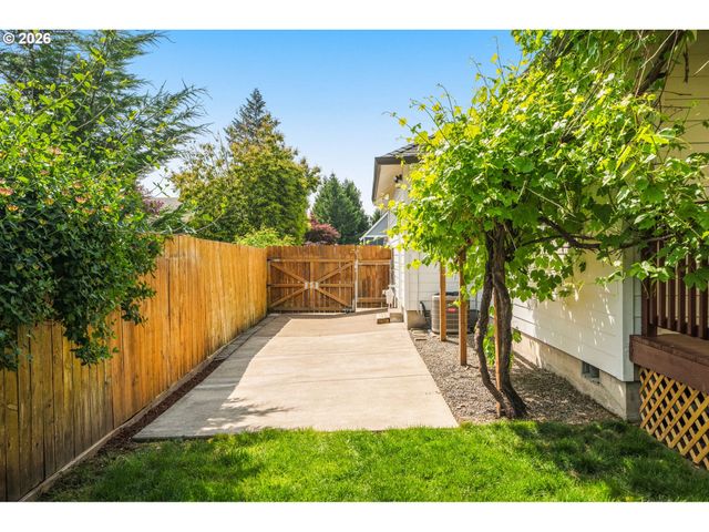 16442 WAYNE Dr, Oregon City, OR 97045