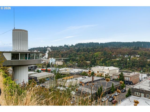 16442 WAYNE Dr, Oregon City, OR 97045