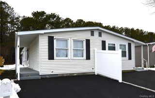 65A Village Circle W, Manorville, NY 11949