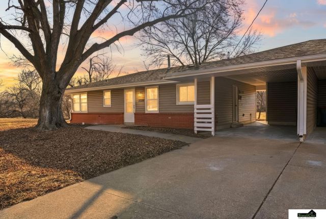 3324 Gott Circle, Lincoln, NE 68524