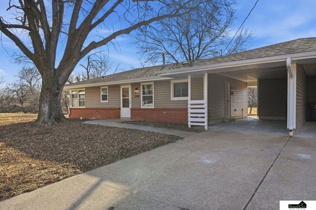 3324 Gott Circle, Lincoln, NE 68524