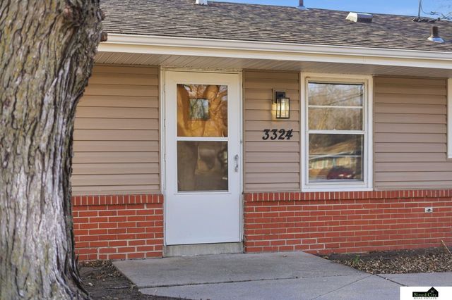 3324 Gott Circle, Lincoln, NE 68524