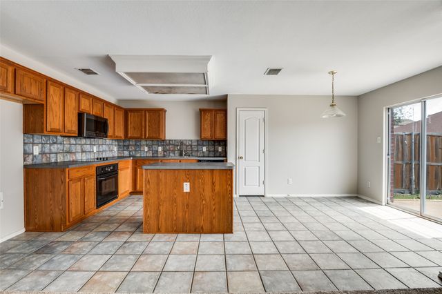 213 Balsam Grove Circle, Desoto, TX 75115