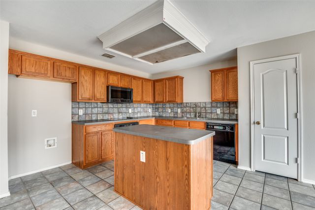 213 Balsam Grove Circle, Desoto, TX 75115