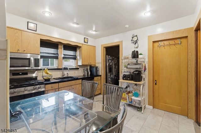 120 Montrose St, Newark City, NJ 07106