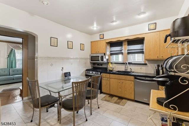 120 Montrose St, Newark City, NJ 07106