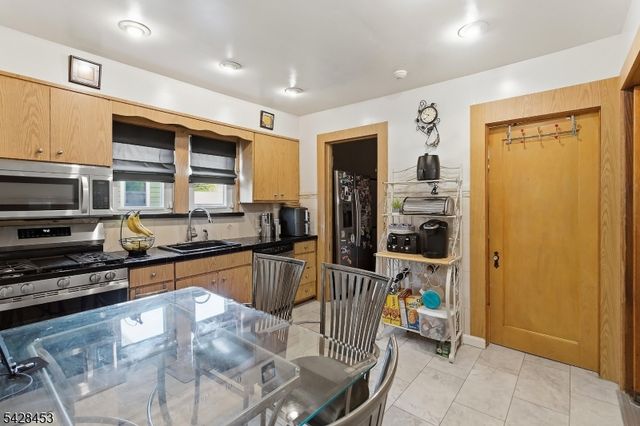 120 Montrose St, Newark City, NJ 07106