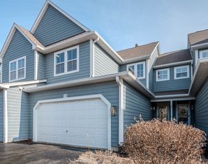 134 Woodview Court 134, Glen Ellyn, IL 60137
