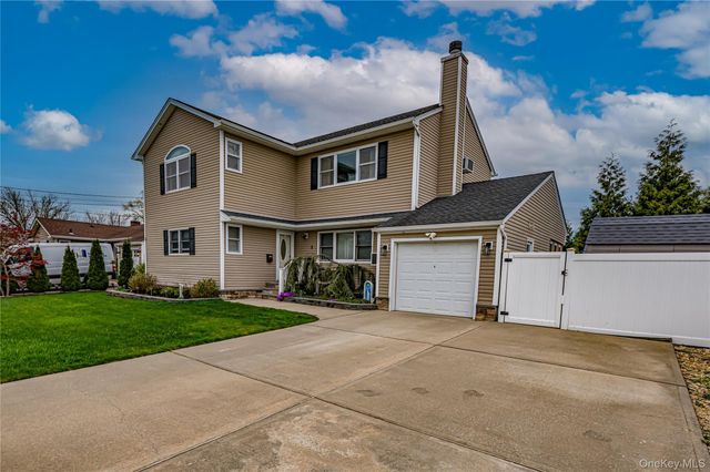 5 Taylor Drive, Farmingdale, NY 11735