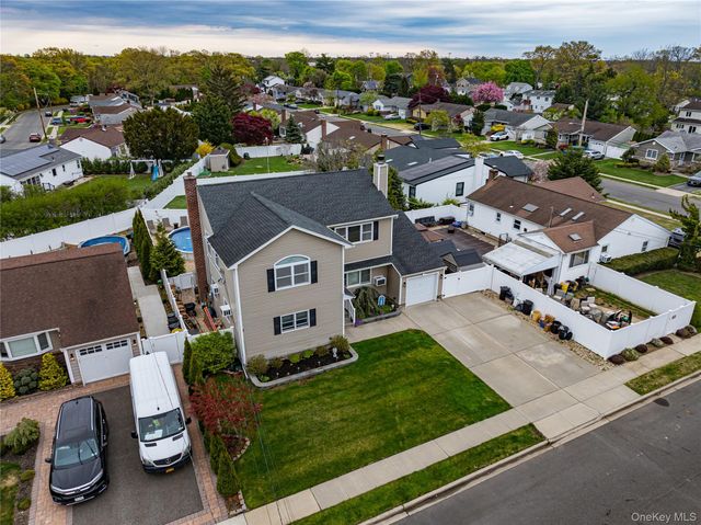 5 Taylor Drive, Farmingdale, NY 11735