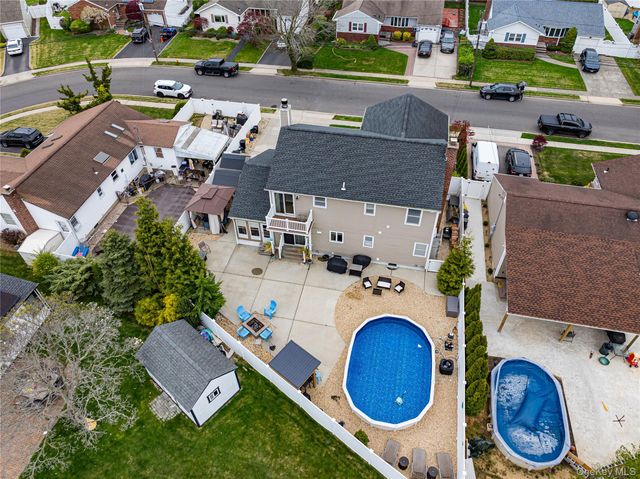 5 Taylor Drive, Farmingdale, NY 11735