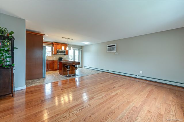 5 Taylor Drive, Farmingdale, NY 11735