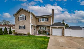 5 Taylor Drive, Farmingdale, NY 11735