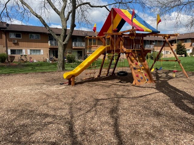 880 E Old Willow Road 166, Prospect Heights, IL 60070