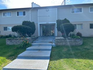 880 E Old Willow Road 166, Prospect Heights, IL 60070