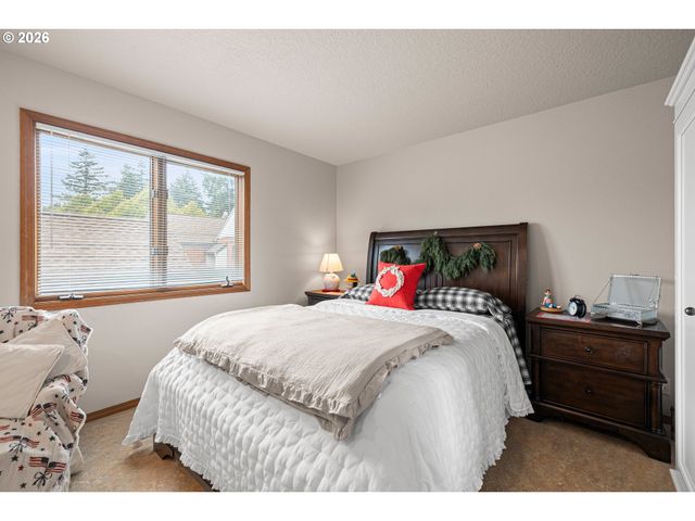 15015 Ne SACRAMENTO St 51, Portland, OR 97230