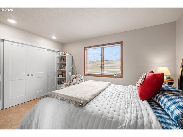 15015 Ne SACRAMENTO St 51, Portland, OR 97230