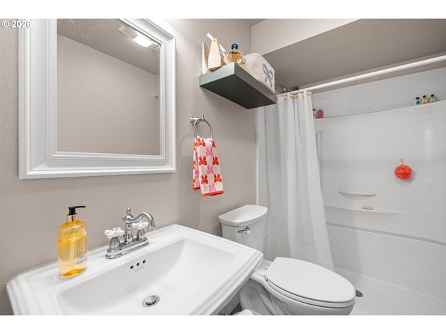 15015 Ne SACRAMENTO St 51, Portland, OR 97230