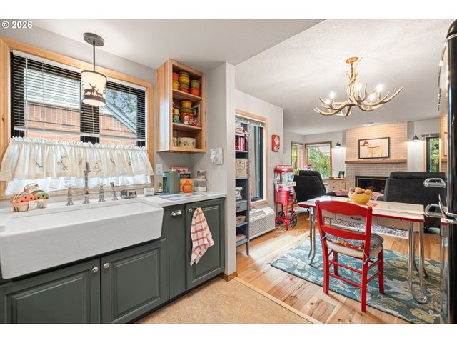 15015 Ne SACRAMENTO St 51, Portland, OR 97230