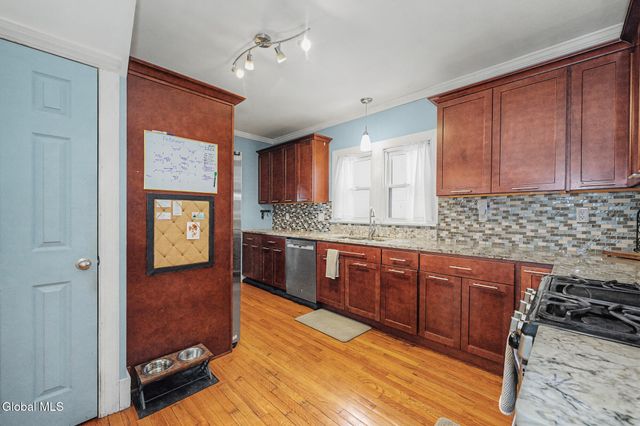 19 Pleasant Avenue, Amsterdam, NY 12010