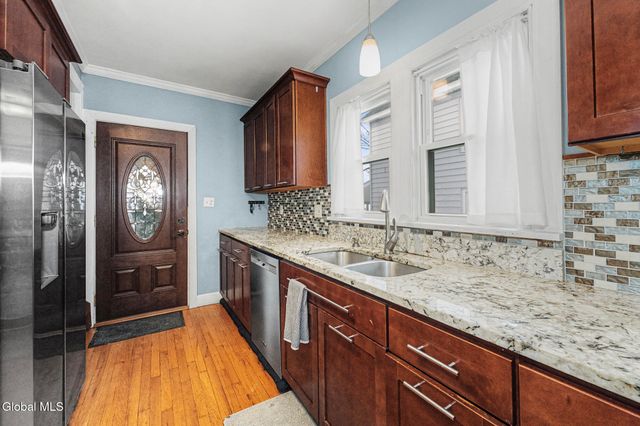 19 Pleasant Avenue, Amsterdam, NY 12010