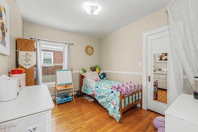 19 Pleasant Avenue, Amsterdam, NY 12010